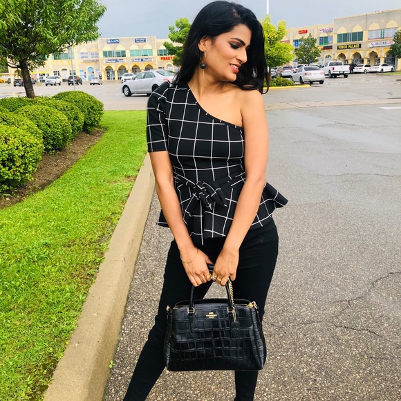 Meet your Posher, Chandni - Picture 1 of 1